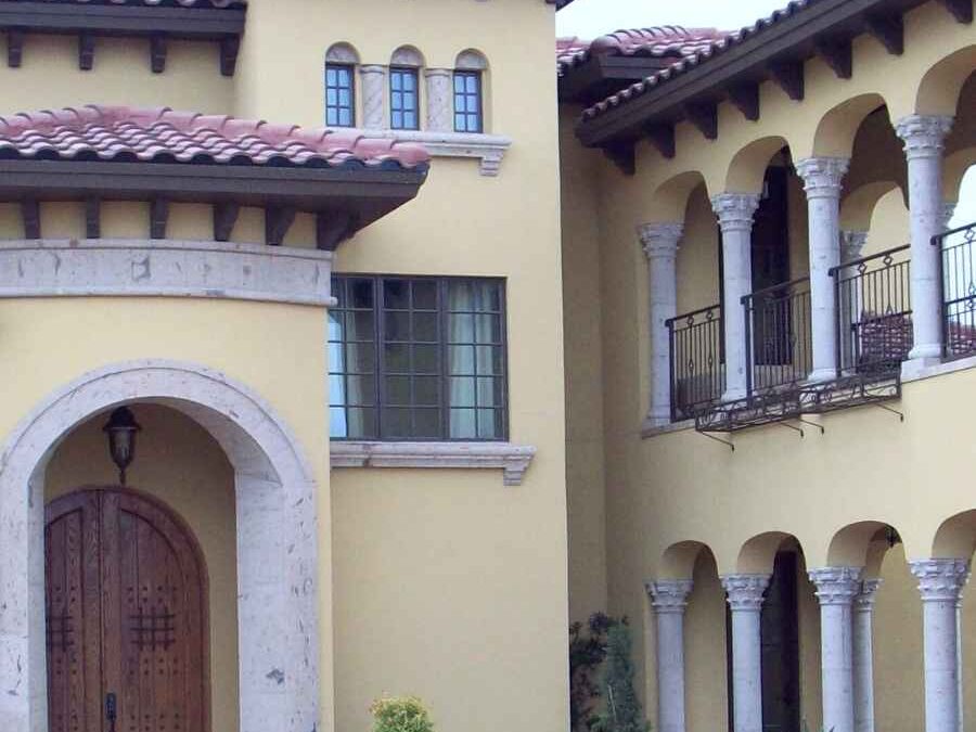 Preciosa casa tejana de estilo español con detalles de cantera